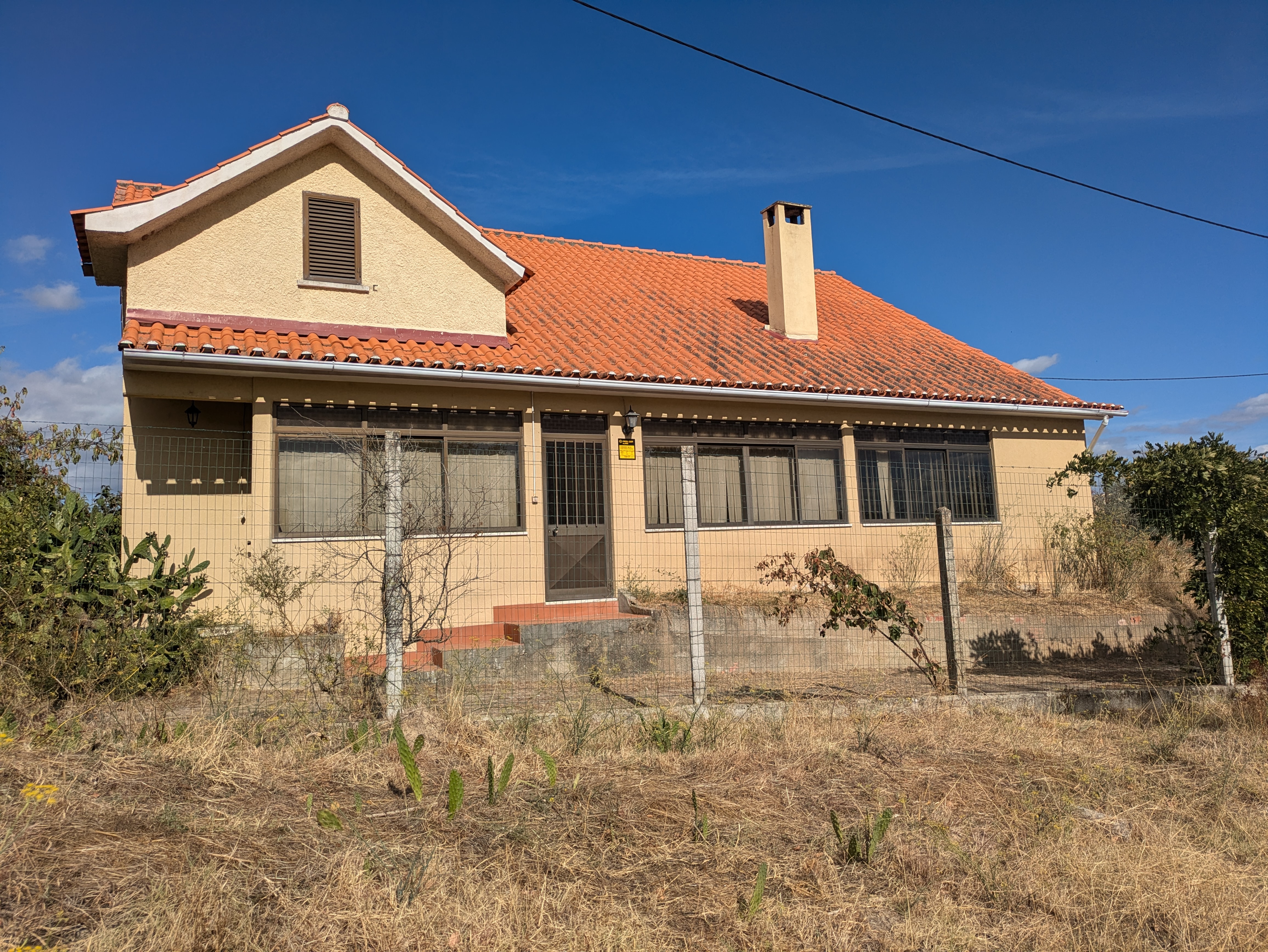 Casa com Terreno – Entre a Cidade e o Campo
